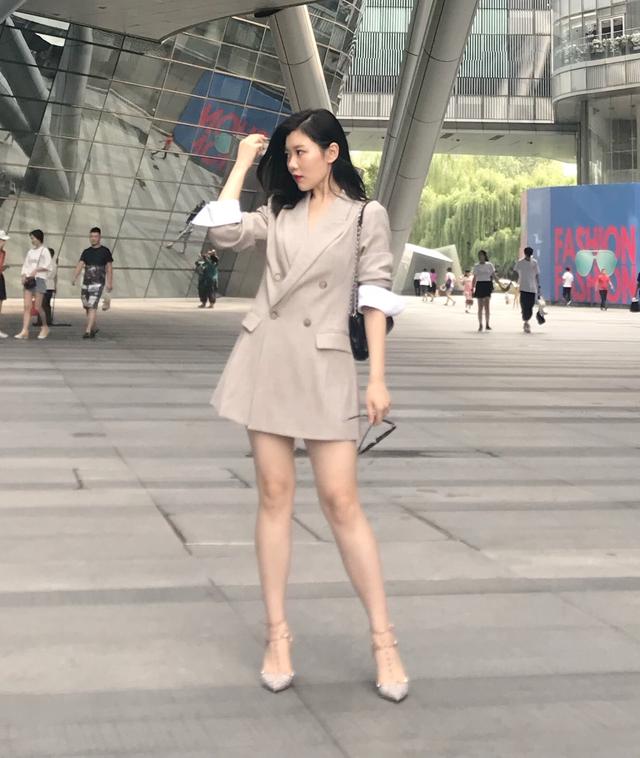 女人长的漂亮是资本 什么样的穿搭有女人味？
