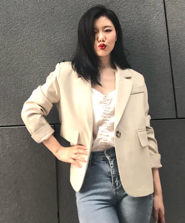 初秋来临 秋天牛仔裤搭配什么外套？