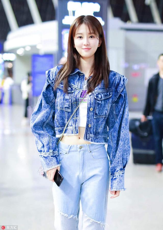 随着秋季转凉 短外套配什么裤子好看？