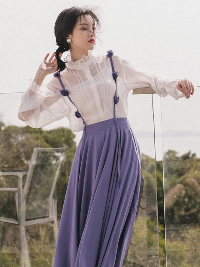 衬衫可以说是女孩子衣橱一年四季的必备单品了 衬衫适合配什么裙子？