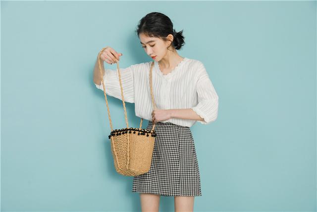 现在的女生有很多人都喜欢半身裙的灵活搭配 半身裙怎么挑选技巧？