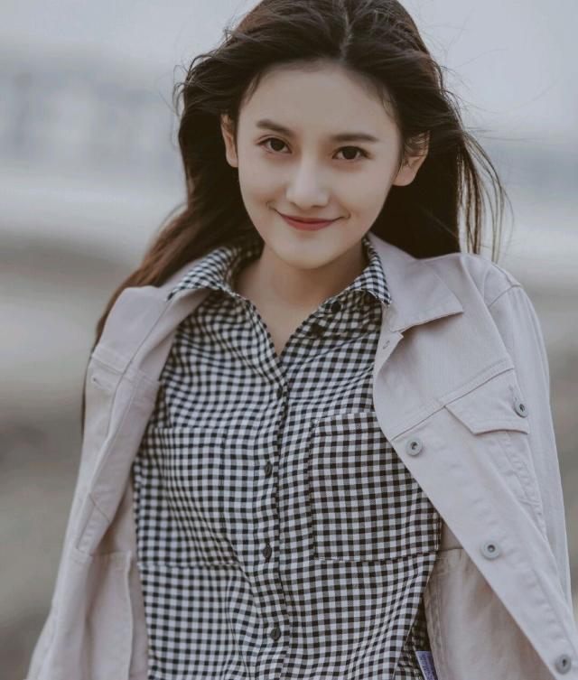 夏天还没有结束 今年秋天流行怎么搭配衣服