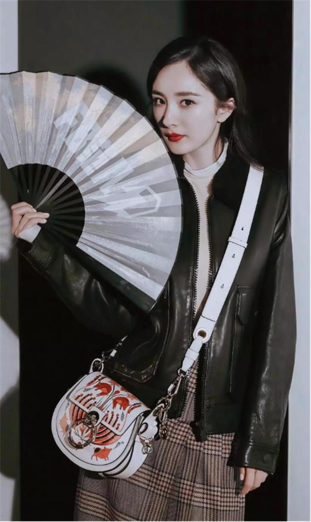 女人随着年纪的增长 杨幂衣服搭配图片大全