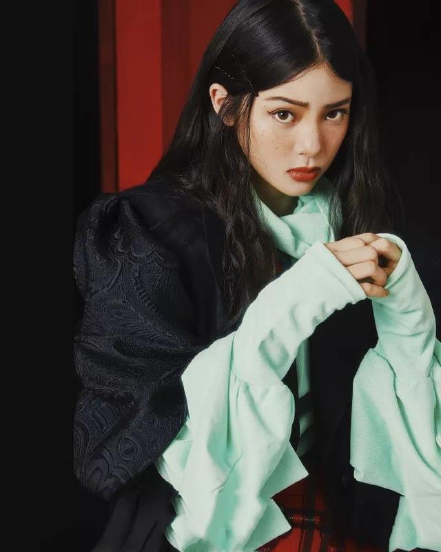 &#8203;欧阳娜娜前往伯克利求学 欧阳娜娜穿衣风格特点 怎么搭配衣服
