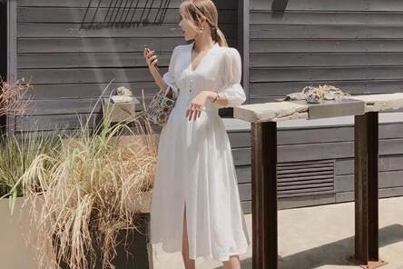 裙子一直是非常具有女性特质的一种衣服 连衣裙合适哪种颜色？