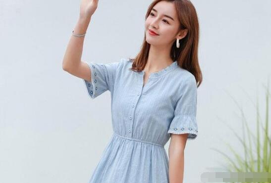 有时候岁月对于会穿的女人来说还算格外宽容 25岁以上女生穿什么衣服好看？