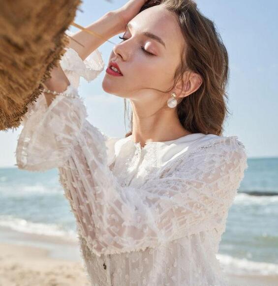 甜腻的七夕情人节马上要到了 女生约会穿什么衣服好？