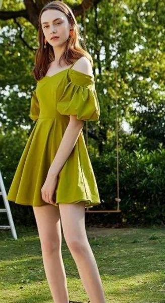 夏天悄悄的来临 夏天穿什么颜色的衣服显白？