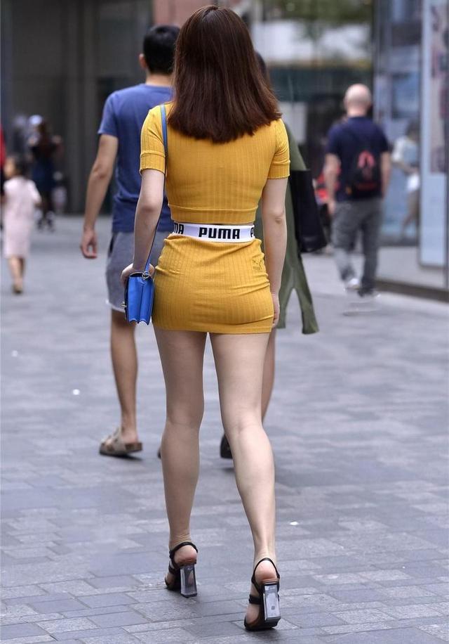 有点肉肉的女生一般的都有小肚腩 穿什么衣服遮肚子肉？