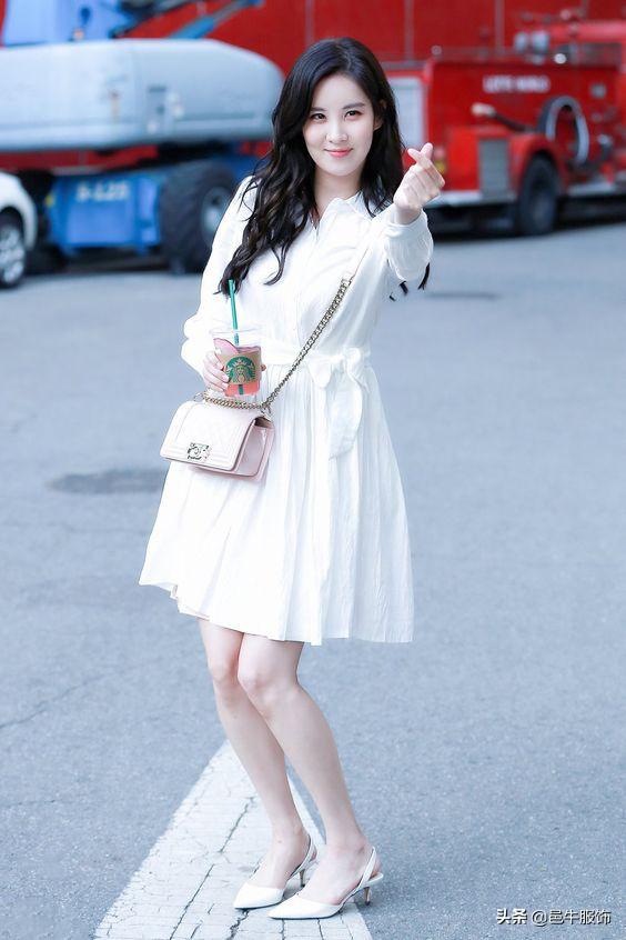 穿衣是体现一个人品质的最直接的表达 夏季女生套装搭配图片