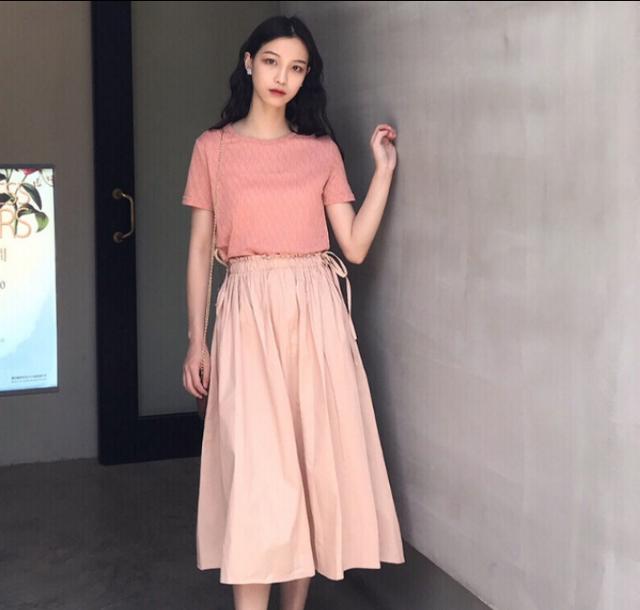 今年夏天衣服的流行趋势越来越集中 今年夏季流行的颜色？
