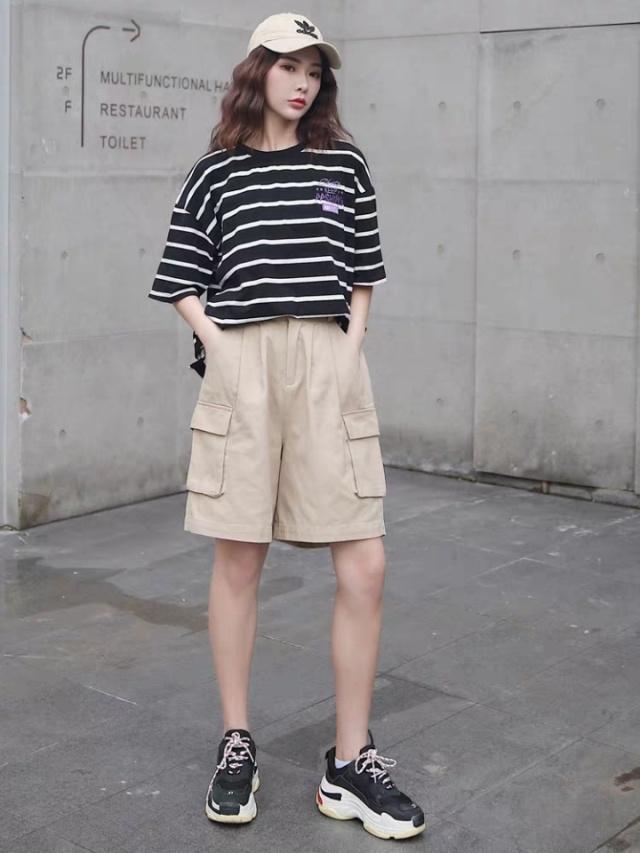 相信大多数的小仙女也喜欢穿的酷酷的 女生穿起来酷酷的衣服