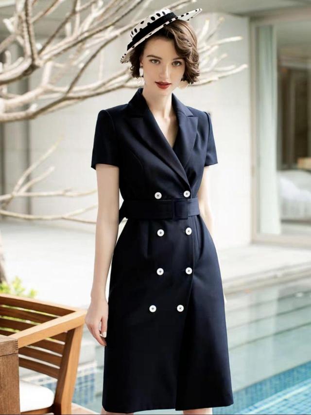 上班族的女性在穿衣搭配方面需要很多的讲究 2021优雅知性女装搭配