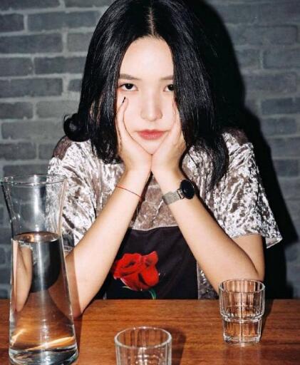 这个年头的女孩子真的是越来越酷 很酷很帅的女生穿搭图片