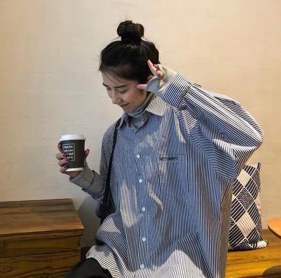 现在的天气虽说越来越暖和了 衬衫应该怎么穿才好看？