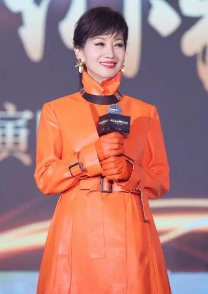 亲 五十岁女人怎么穿衣服好看？