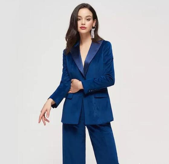 我觉得最终取决于你的工作的一个环境 职场女性穿什么西装？