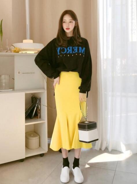 裙子的美感简直让人无从抗拒 卫衣搭配什么样的裙子好看？