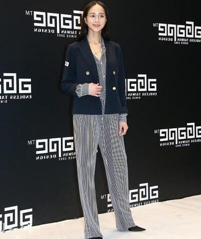 之前小编分享了格纹裤的搭配 条纹裤搭配什么上衣？