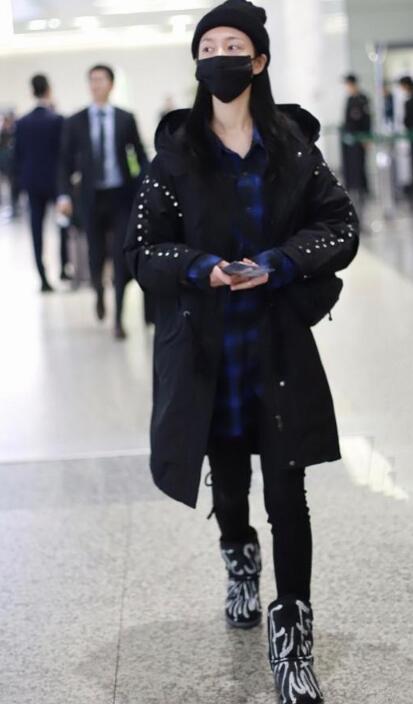 立冬过后 小黑裤怎么搭配羽绒服？