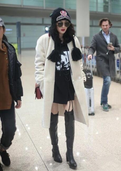 小仙女穿上外套之后 长靴子搭配什么外套？