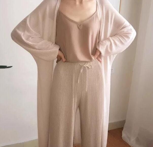 炎炎的夏日有时已经让人很是燥热难耐了 夏天女生穿什么最凉快