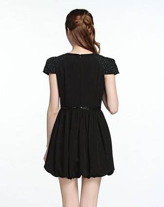 有人说 大胸女生穿什么衣服好看？