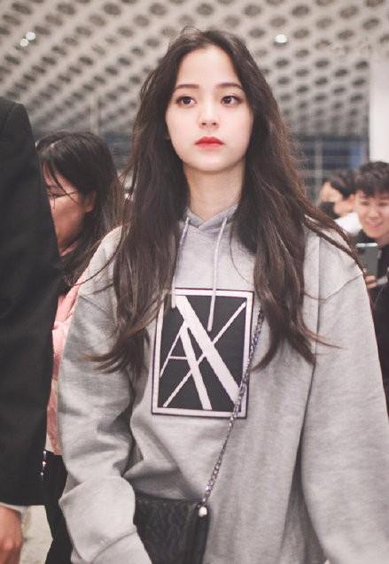 衣服在满足了人最基本的温度需求之后 2021最新款秋冬季衣服穿搭