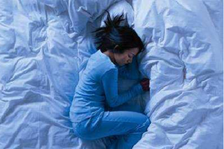 中国近四成人失眠 男人比女人更爱熬 网友：怪手机过分美丽