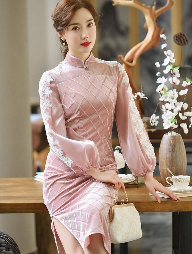 有的女人对年龄特别敏感 40岁适合什么颜色的旗袍？