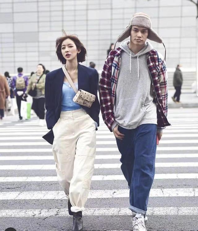 现在时尚圈里的服装也已经越来越多元化 韩国情侣穿搭图片大全