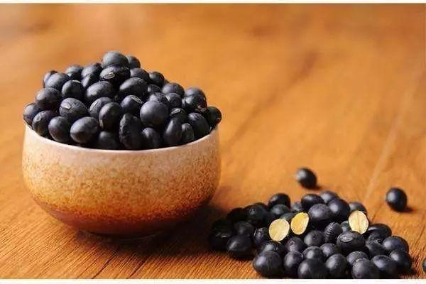 吃黑豆一天需要多少克 黑豆一天吃多少合适?