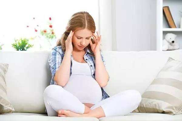 孕妇夜晚头痛 孕妇为什么一到晚上就头疼?