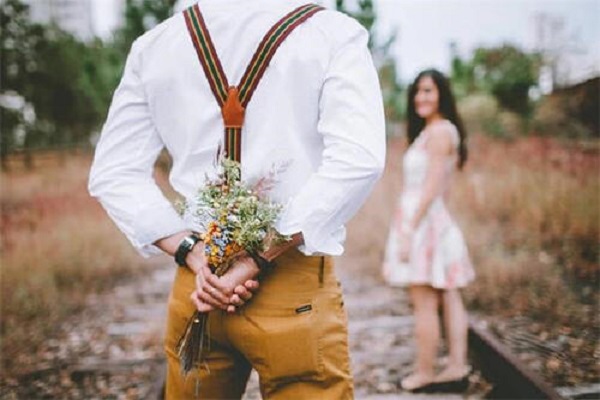 女人暗恋一个人特征 暗恋一个人时的表现是什么?