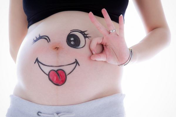 怀女孩睡着平躺肚子图 孕妇肚子十男九歪？