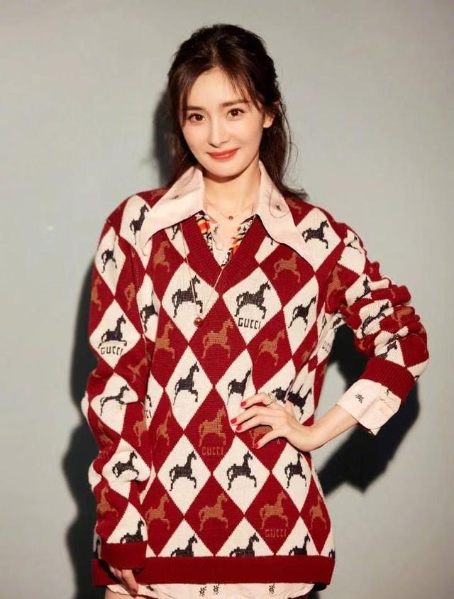 针织衫是冬季必备的一件单品 复古系针织衫怎么搭配女图片