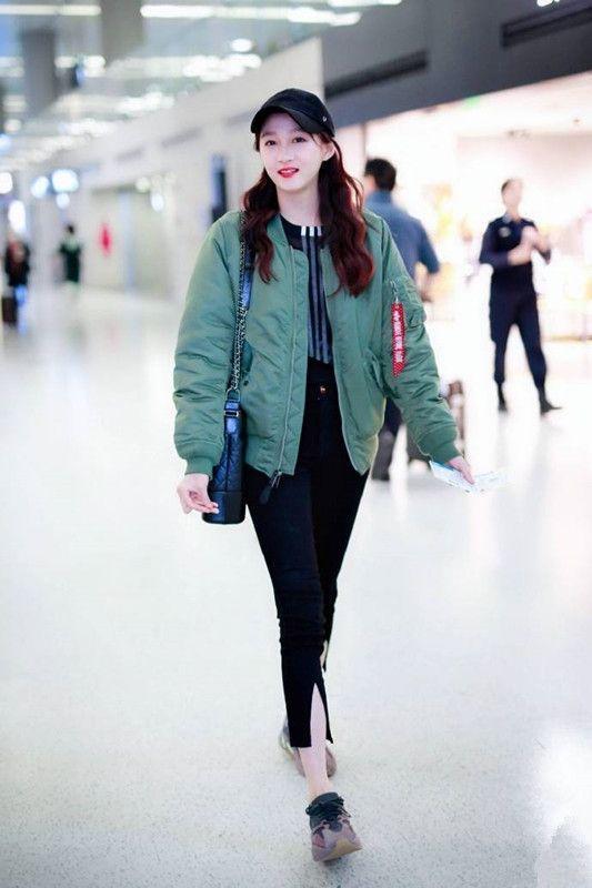 现在小仙女们对于穿衣打扮 树杈裤怎么搭配上衣好看？