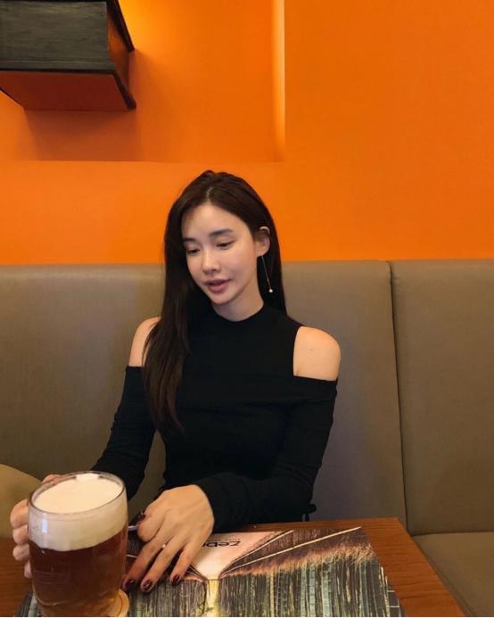 看到这个标题 针织衫下身搭配什么裤子
