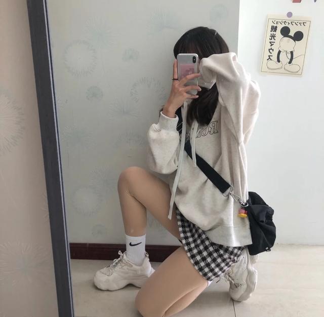 说起百搭款单品 卫衣配什么裙子好看？