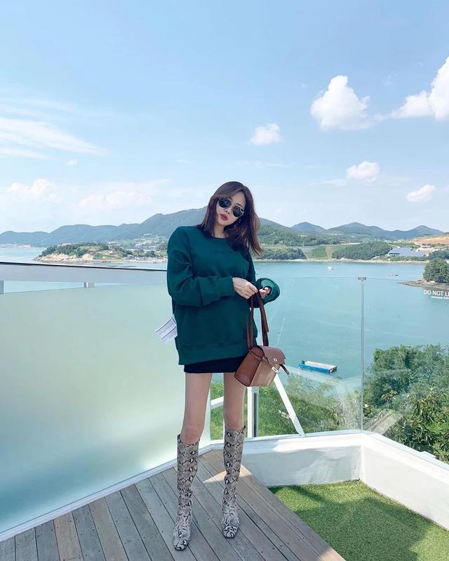 最近有小伙伴问我 女生卫衣衣服搭配图片