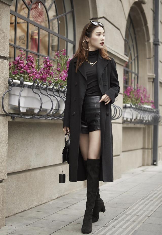 叠穿是女人比较喜欢的一种穿搭风格 2021年春季流行什么女装