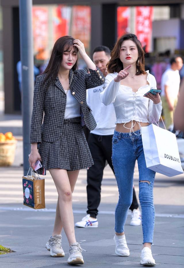 春天里的女孩子 女人穿裙子好看还是裤子好看