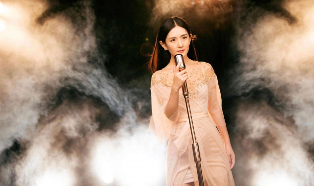 谢娜疑怀二胎 腹部微微隆起太明显