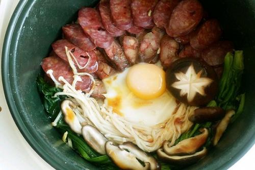 电饭煲做腊肠煲仔饭 电饭锅煲仔饭的做法分享