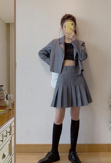 大家在穿衣的时候 小个子女生适合什么风格的衣服？