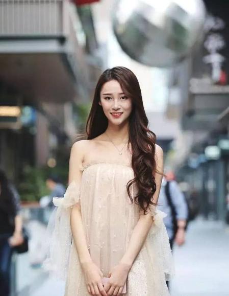 夏日虽然比较炎热 女士夏季新款连衣裙图片
