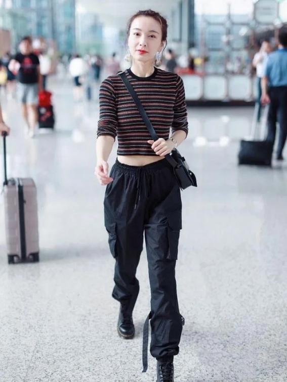 都2021年了 花纹（条纹）衣服怎么搭配好看？