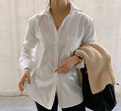 衬衫是职场中不可或缺的衣服 女生衬衫外面搭什么外套好看？
