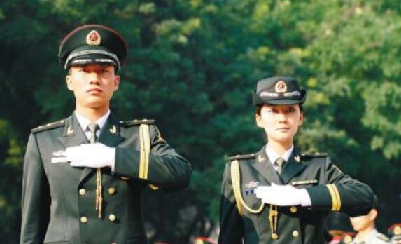 阳光穿搭 男生穿什么衣服阳光帅气图片