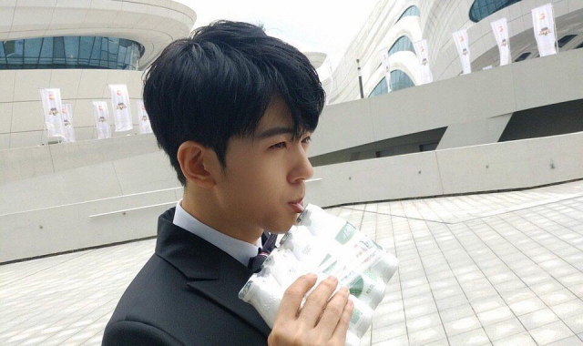 仝卓微博认证变为超话主持人 疑似退出男团组合